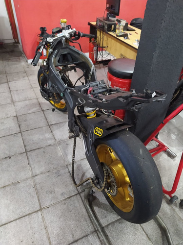 Yamaha R6