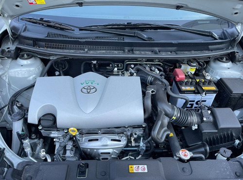 Imagen 2 de 11 de Toyota Yaris S Manual 2022 Saúl