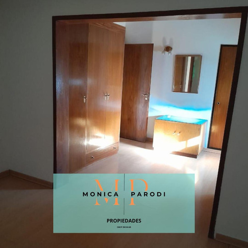 Casa En Venta Con Departamento Y Pileta Zona Centro De Moreno
