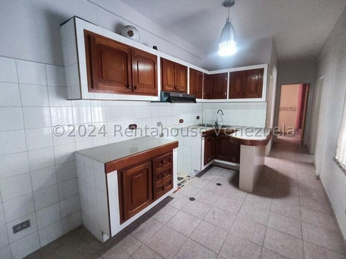 Venta De Casa En Trigal Norte Valencia Carabobo Excelente Ubicación Patio Balcon Gmp