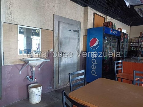 Ab Oportunidad Única! Fondo De Comercio Con Licencia De Licores En Venta. Años De Éxito Avalan Su Rentabilidad En Una Zona De Alta Demanda.
