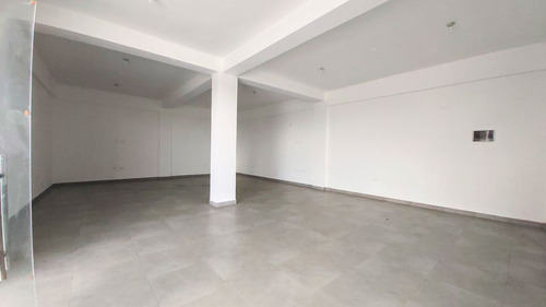 Local Para Uso Comercial O De Oficina En Alquiler En Av, Barceló De Bávaro, Punta Cana, 89m2