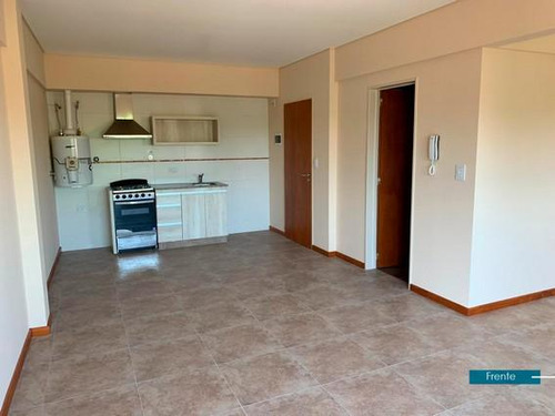 Depto. En Alquiler En Castelar Centro Ambiente Y Medio Con Cochera Apto Prof.