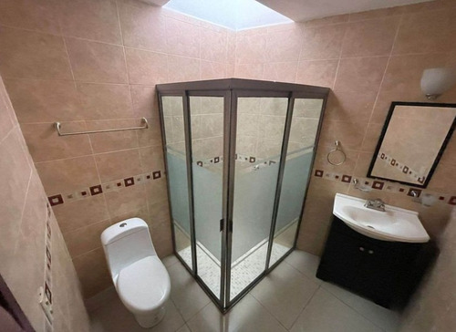 Casa En Venta En Isla Madeira 3022, Residencial La Cruz, Guadalajara, Jalisco . Rab