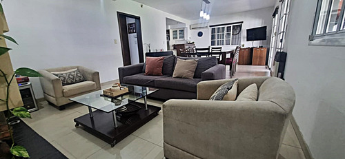 Casa En Venta Muy Moderna En P. Del Rey, Calle Necochea 1200