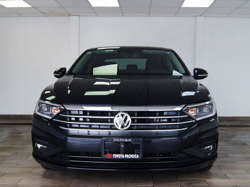 Imagen 2 de 15 de Volkswagen Jetta Highline 2019 Negro