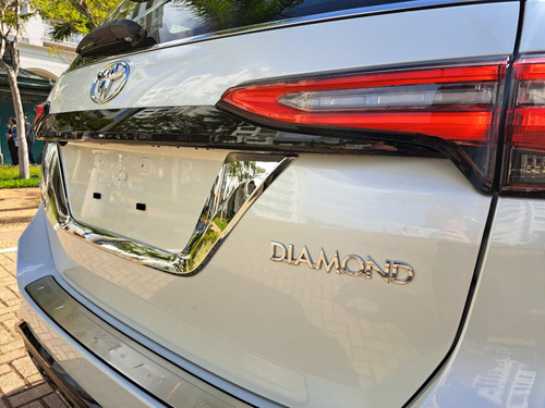 Toyota SW4 2.8 D-4D Turbo Diesel Diamond 7 Lugares 4x4