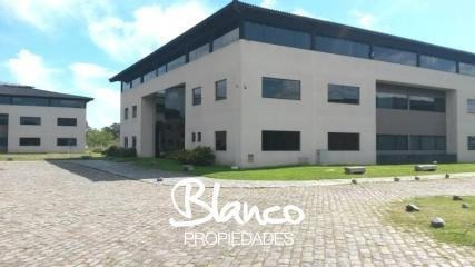 Imagen 7 de 11 de Oportunidad! Importante Oficina Muy Espaciosa Y Luminosa En El Edificio Riviera Park