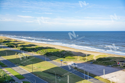 Imagen 16 de 25 de Hermoso Departamento En Alquiler De 3 Dormitorios. Torre Tiburon. Playa Brava.