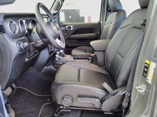 Imagen 10 de 15 de Jeep Gladiator Overland 3.6l At8 4x4 Entrega Inmediata Fp