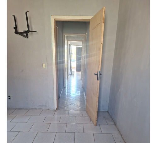 Vendo Casa Com Estrutura Para Até 3º Pisos ,100mts De Área Útil-bairro- Mato Grande Em Canoa