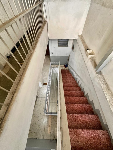 Catia. Edificio - Casa De Tres Niveles En Venta De 400m2
