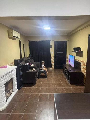 Casa En Venta - 2 Dormitorios 1 Baño - Cochera - 300mts2 - Francisco Álvarez