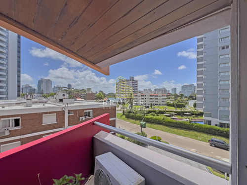 Apartamento En Venta En Brava Punta Del Este, 2 Dormitorios, 2 Baños