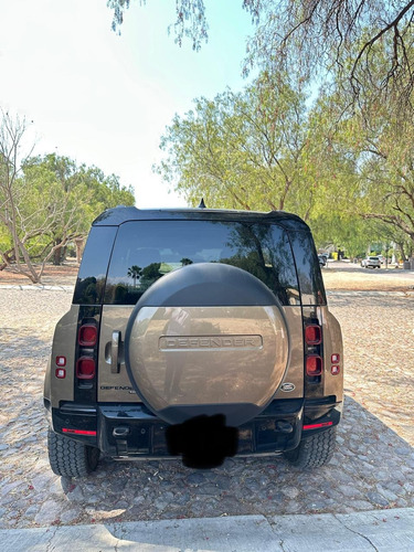 Land Rover Defender 2023