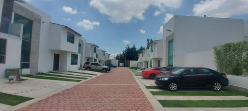 Renta De Casa Semi-nueva En Toluca - Cacalomacan Casa Hermosa , En El Primer Cuadro De La Zona Residencial Campestre De Cacalomacan El Mas Exclusivo A 20 Min Del Centro De Toluca.