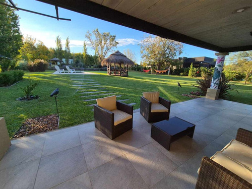 Casa 5 Ambientes Con Pileta Quincho Gran Parque