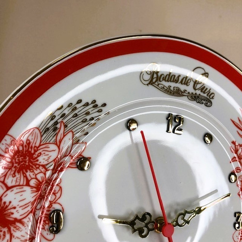 Imagem 3 de 5 de Relógio Vermelho Bodas De Ouro 50 Anos De Casamento