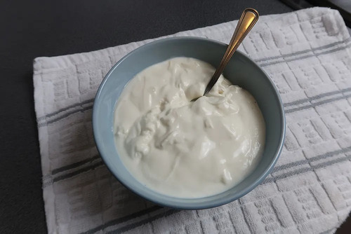 Imagen 1 de 6 de Yogurt Casero Firme, Griego Envase De 7oz Y 24 Oz 
