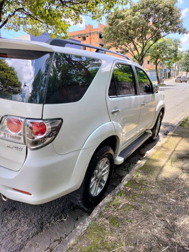 Imagem 4 de 8 de Toyota Hilux Sw4 2.7 Sr 4x2 16v Flex 4p Automático