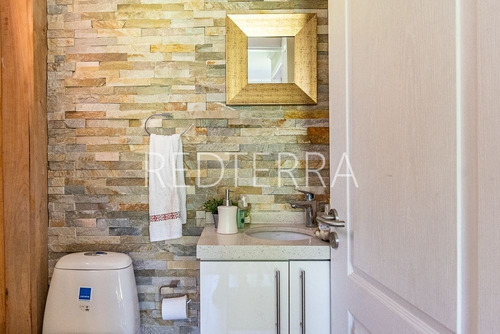 Imagen 6 de 20 de Luminosa Casa En Condominio Exclusivo