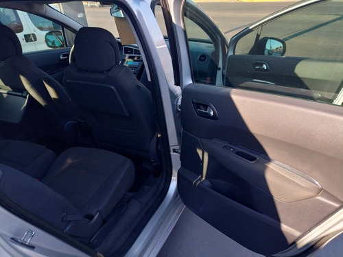 Imagen 16 de 16 de Peugeot 5008 2014 1.6 Allure 156cv