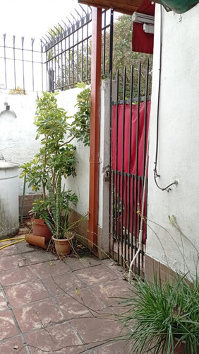 Chalet En Venta Con Departamento Apto Credito. Quilmes