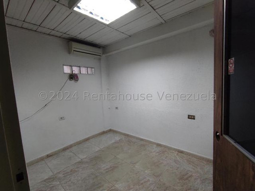 Galpon Urb. Miranda # 25-16257 Mn Caracas - Sucre