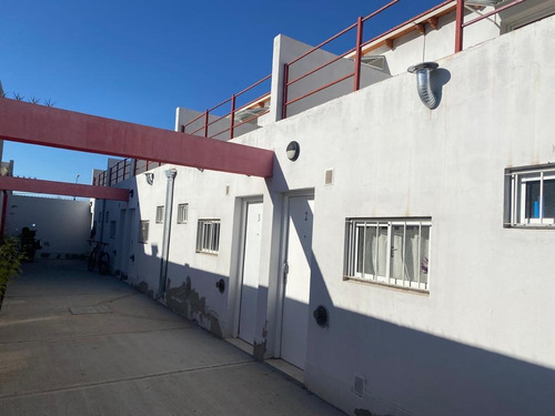 Imagen 2 de 13 de Complejo Dúplex En Venta. General Roca. Rentabilidad