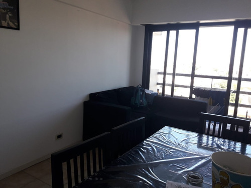 Imagen 3 de 8 de Departamento 2 Ambientes En Sarandí - Av Mitre 2800