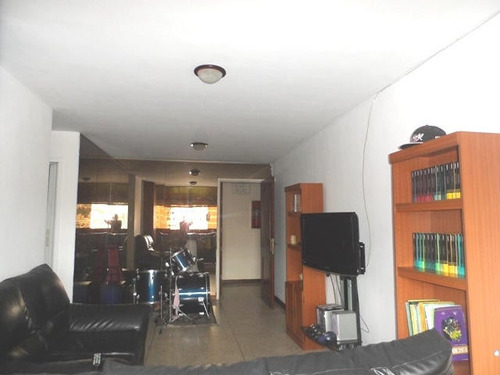 Venta De Amplio Apartamento En Los Ruices / Gc