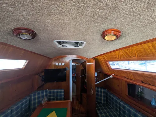 Velero Del Plata 31 -unico Dueño (motor Nuevo)