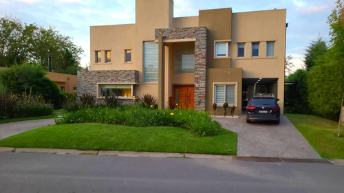 Moderna Casa En  Fincas De Hudson Iii, Buenos Aires