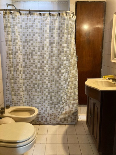 Imagen 20 de 28 de Chalet En Venta De 5 Ambientes Con Cochera En Banfield