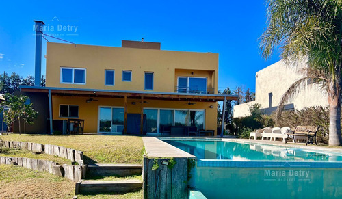 Alquiler Casa Al Lago En Barrio Santa Teresa, 4 Dormitorios