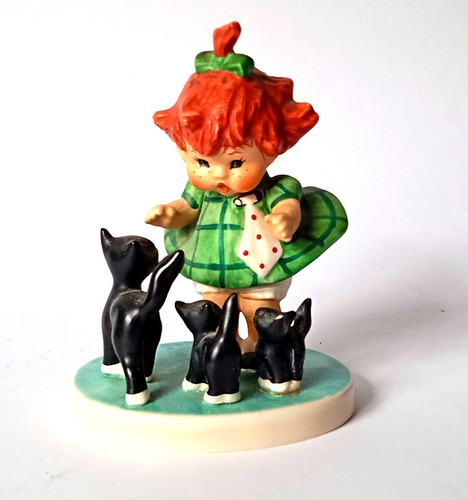 Figura Porcelana Alemana Goebel Niña Pelirroja Y Tres Gatos