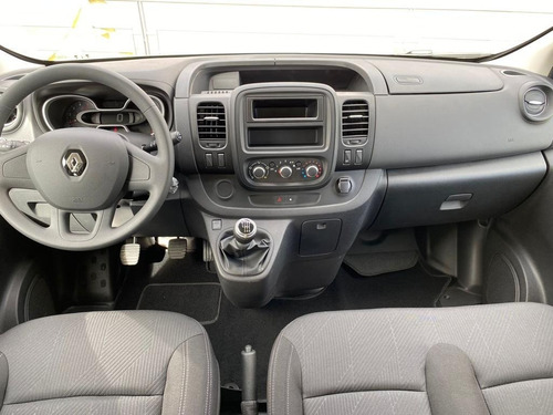 Imagen 9 de 15 de Renault Trafic Techo Bajo Carga Euro 5