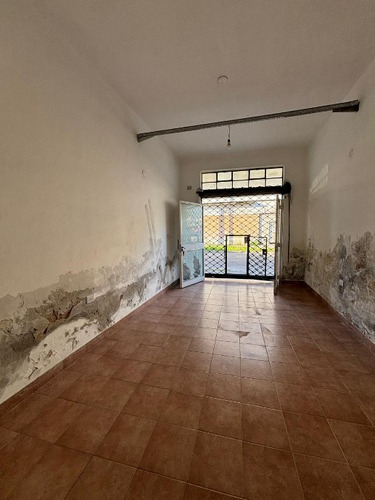 Local Con Vivienda En Venta En Moron Sur
