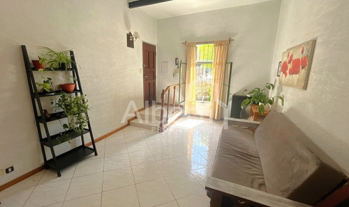 Venta Casa 4 Ambientes En El Palomar.