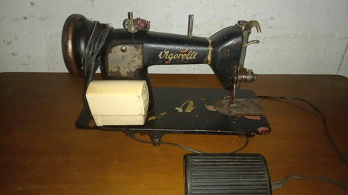 Máquina De Costura Vigorelli Antiga Funcionando