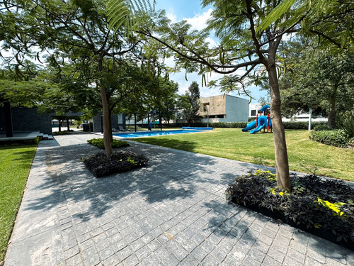 Amplia Casa De Lujo En Venta En Residencial Bajío Hábitat