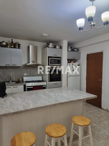 Amplio Townhouse Ubicado En Conjunto Tranquilo, Los Robles, Maneiro, Isla De Margarita, Nueva Esparta - Cod. 0673