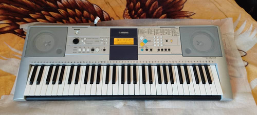 Teclado Yamaha Psr E323