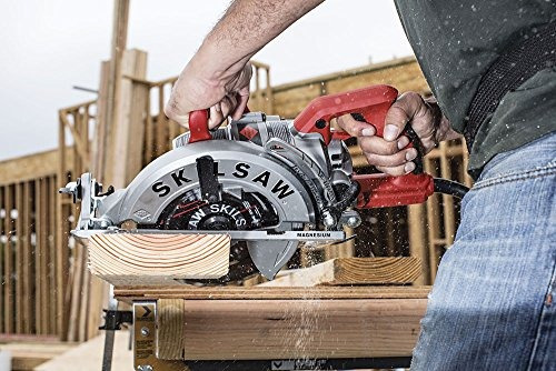 Skilsaw Spt77wml-01 Sierra Circular Ligera De Accionamiento. Color Silver