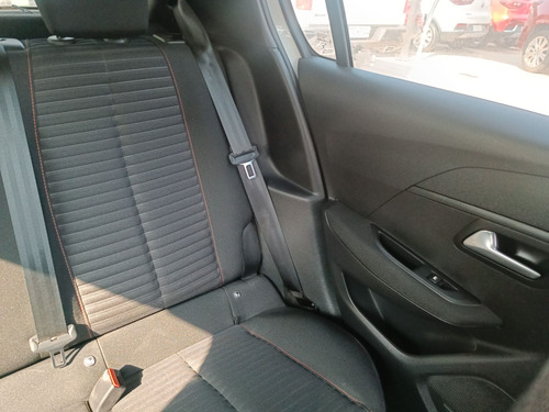 Peugeot 208 2021