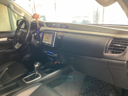 Toyota Hilux 2.8 D-4D TURBO DIESEL CD SRX 4X4 AUTOMÁTICO