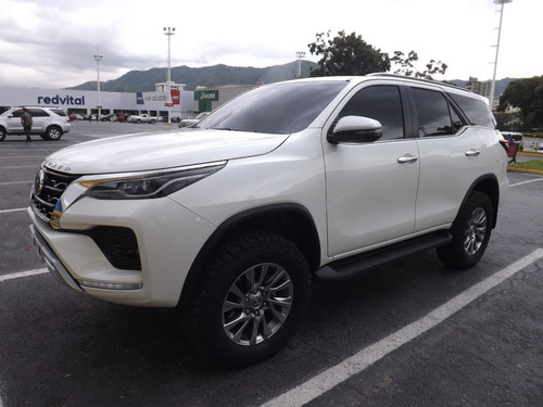 Imagen 2 de 9 de Toyota Fortuner Dubai