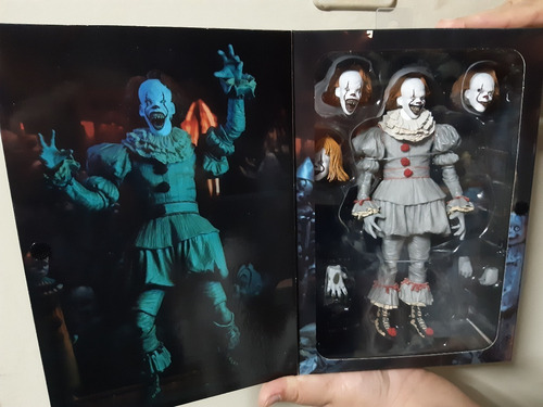 Imagen 3 de 6 de Muñeco It Pennywise - Neca