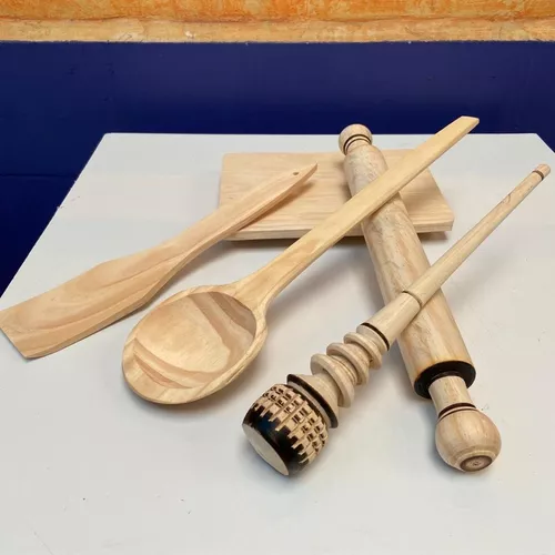 Utensilios de cocina de madera, cucharas de rodillo y cucharón de miel en  saco