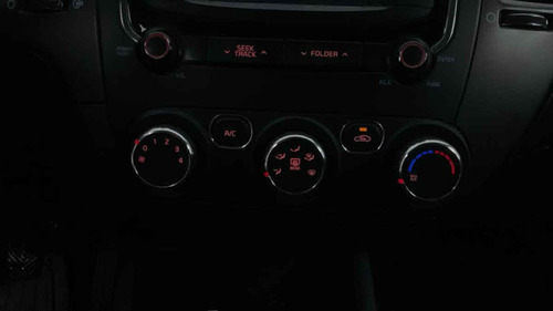 Imagen 15 de 15 de Kia Forte Sedan 2018 4p Lx, Tm6, Bl, F. Niebla, R-16